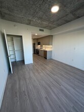 1930 NW 1st Pl, Unit S13 in Miami, FL - Building Photo - Building Photo