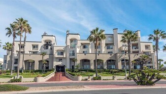 200 Pacific Coast Hwy in Huntington Beach, CA - Building Photo