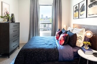 2424 TULANE in New Orleans, LA - Building Photo - Building Photo