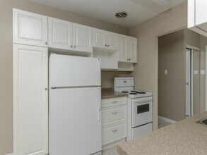 1000 Markham Rd in Winnipeg, MB - Building Photo - Building Photo