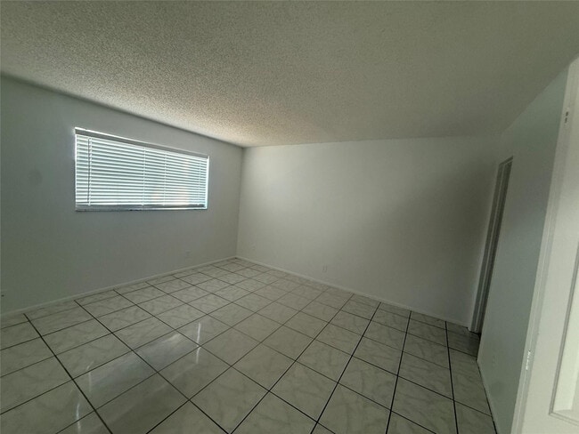 7960 N Colony Cir in Tamarac, FL - Building Photo - Building Photo