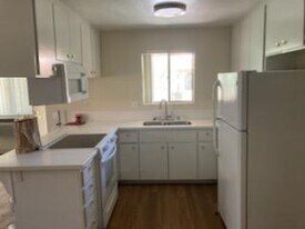 Casa Anita Apartments in Poway, CA - Building Photo