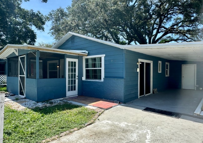 711 E 129th Ave in Tampa, FL - Building Photo - Building Photo