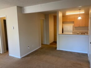 1333 N Camino Alto, Unit 213 in Vallejo, CA - Foto de edificio - Building Photo