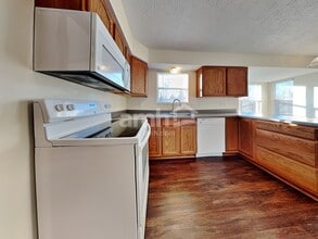 6088 Lakewood Dr in Hamilton, OH - Building Photo - Building Photo