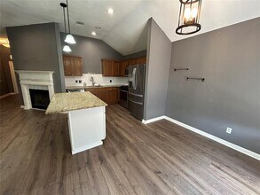2000 Holly Springs Dr in Taylor, TX - Building Photo - Building Photo