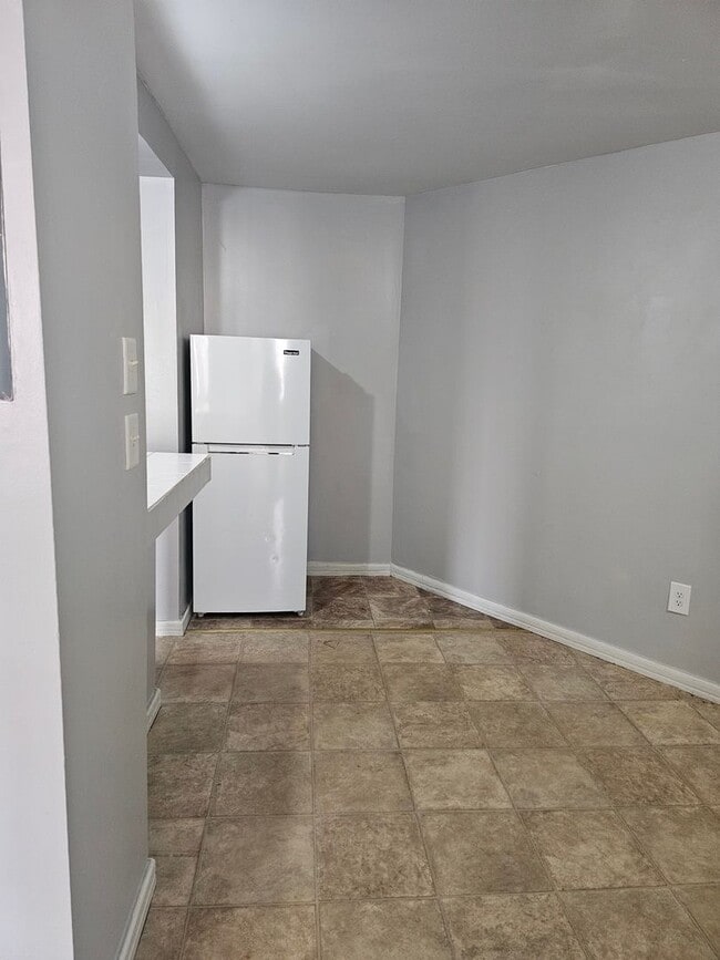 5615 Upland Way in Philadelphia, PA - Building Photo - Building Photo