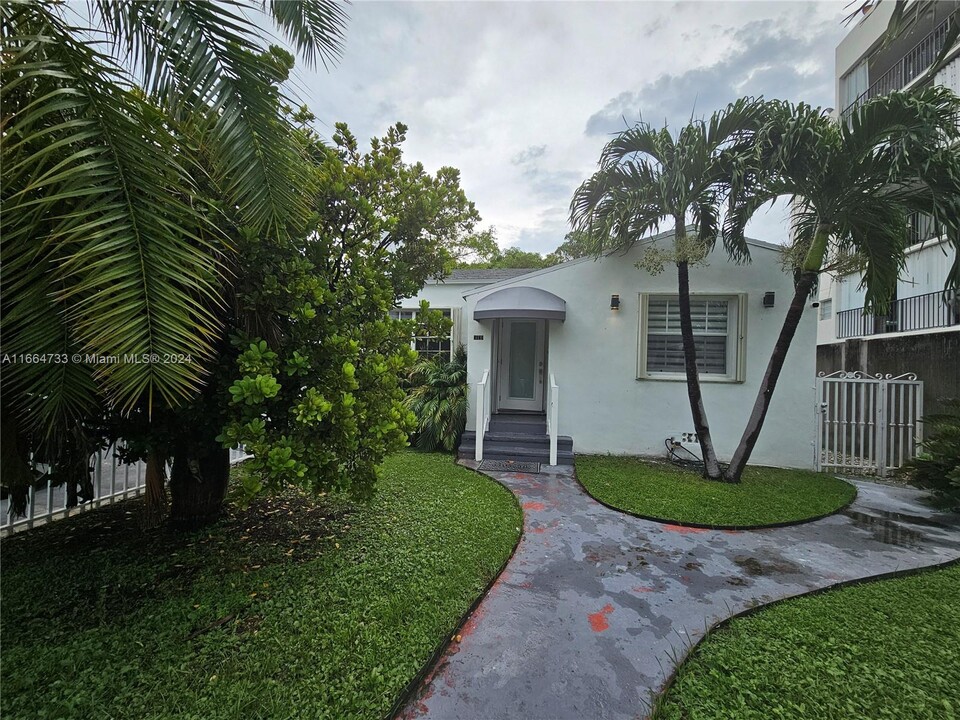 7625 Byron Ave in Miami Beach, FL - Building Photo