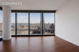 200 W 67th St in New York, NY - Foto de edificio - Building Photo