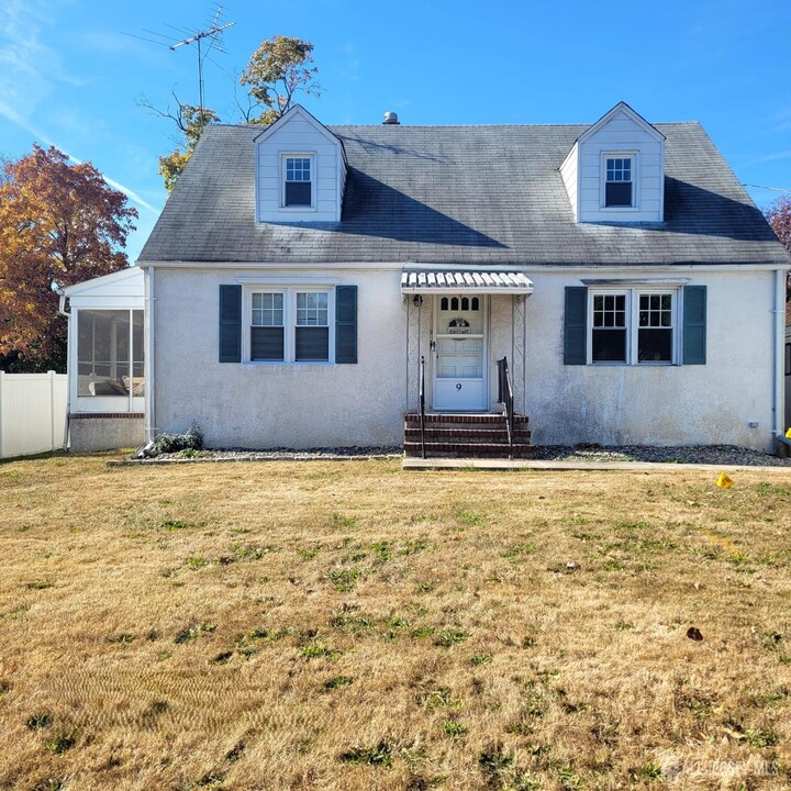 9 Prospect St in South Brunswick, NJ - Building Photo