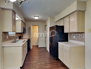 2097 Earlsway Dr in Grove City, OH - Foto de edificio - Building Photo