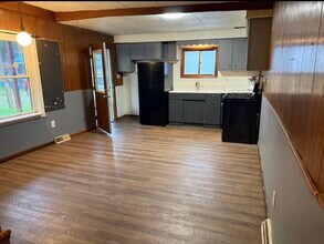 309 Plum St, Unit 3 in Proctor, WV - Building Photo - Building Photo