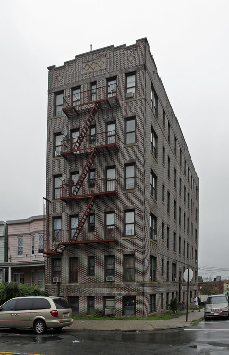 4305 Furman Avenue in Bronx, NY - Building Photo