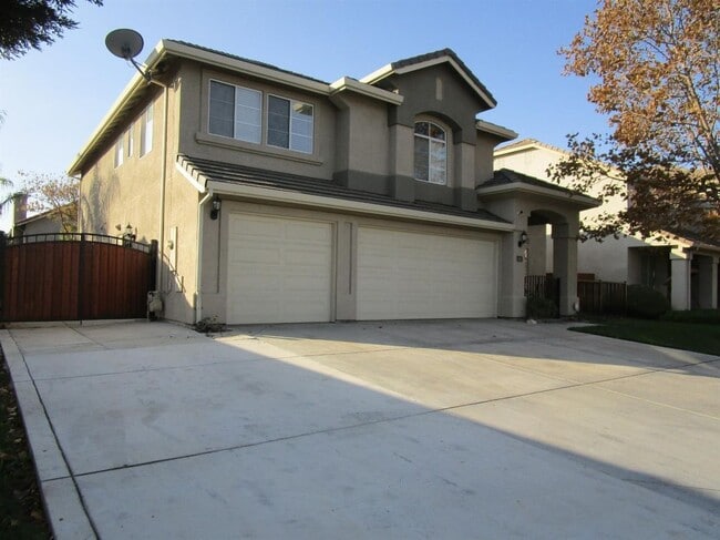 1011 Cardoza Rd in Los Banos, CA - Building Photo - Building Photo