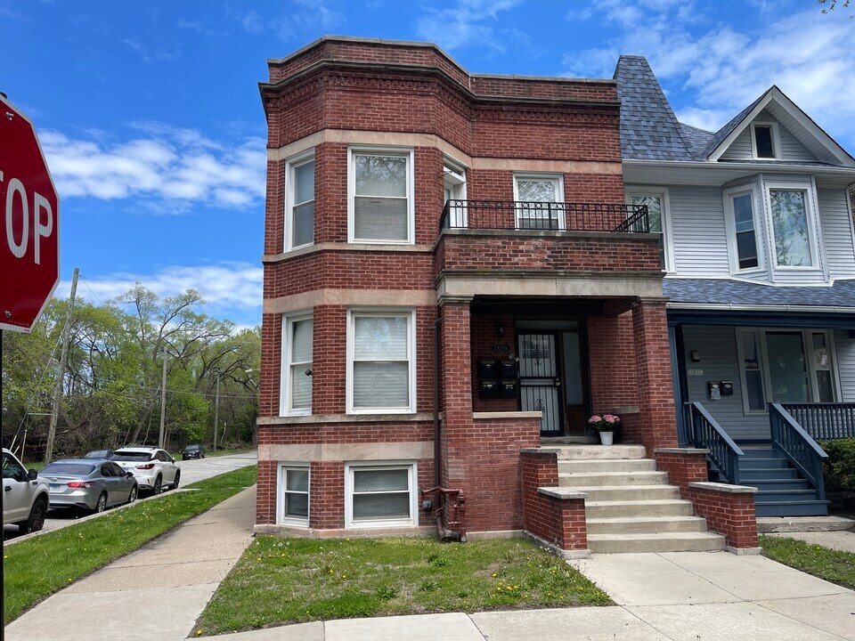 1300 E 72nd St in Chicago, IL - Building Photo