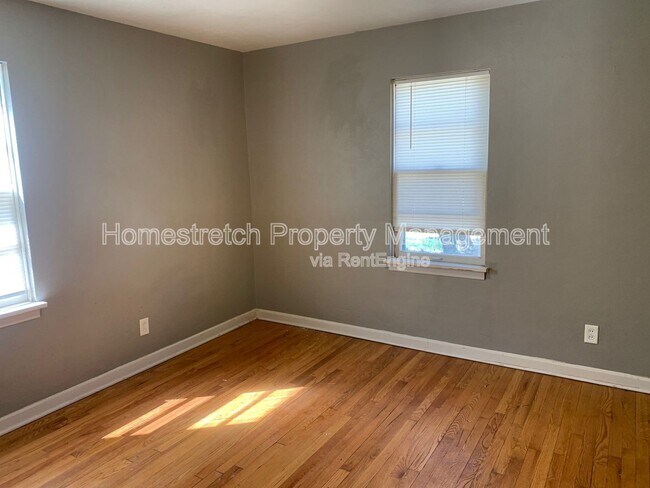 805 N Elizabeth Ave in Ferguson, MO - Building Photo - Building Photo