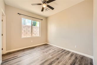 8539 Helvetia Ln in Las Vegas, NV - Foto de edificio - Building Photo