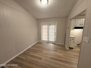 8401 Roseborough Rd in Louisville, KY - Building Photo - Building Photo