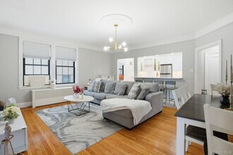 26 Pondfield Rd in Bronxville, NY - Building Photo - Building Photo