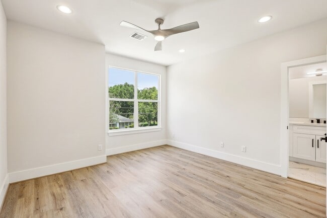 3722 Nathaniel Brown St