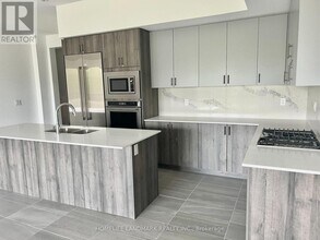 12 Yans Way in Markham, ON - Building Photo - Building Photo