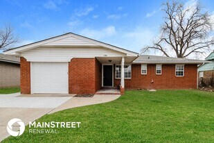 800 Plaza Dr in Moore, OK - Building Photo