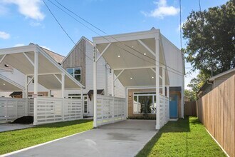 8016 Willow St in Houston, TX - Building Photo - Building Photo