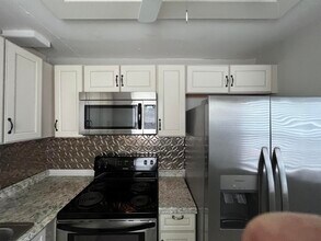 133 Sheffield F in West Palm Beach, FL - Building Photo - Building Photo