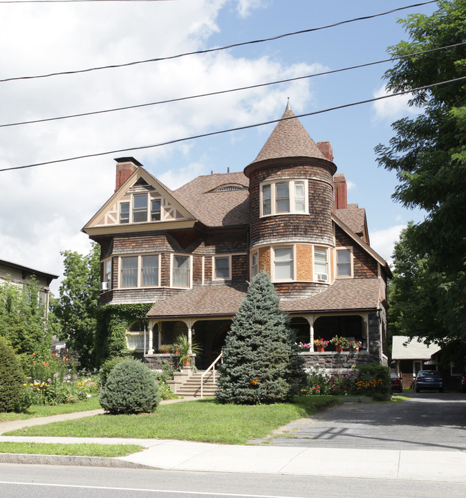 162 Warren St in Glens Falls, NY - Building Photo