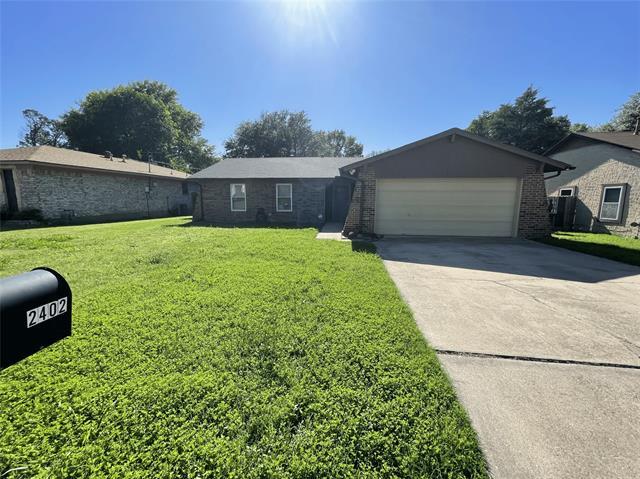 2402 Leslie St in Denton, TX - Building Photo