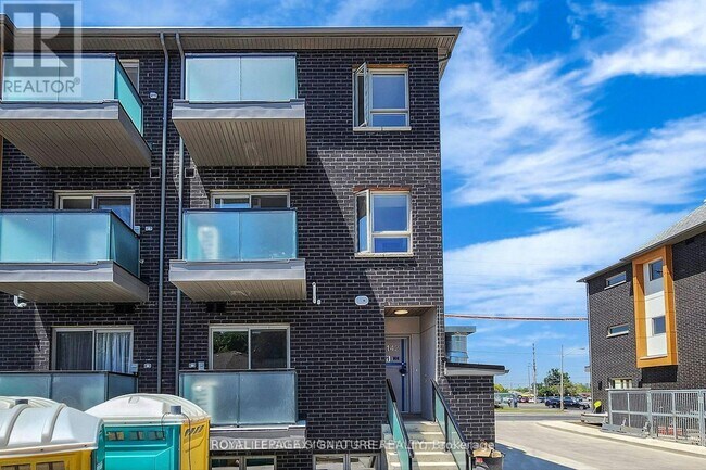 1081 Danforth Rd in Toronto, ON - Building Photo - Building Photo
