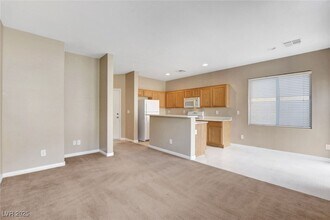 8432 W Viansa Loma Ave in Las Vegas, NV - Building Photo - Building Photo
