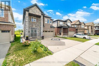 292 Freure Dr in Cambridge, ON - Building Photo - Building Photo