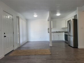 7823 Detroit St in Houston, TX - Foto de edificio - Building Photo