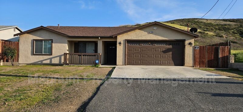 29950 Reid St in Lake Elsinore, CA - Building Photo