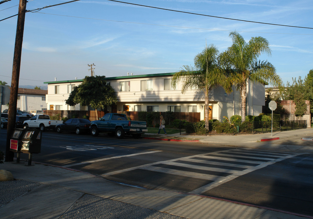 6694 Picasso Rd in Goleta, CA - Building Photo