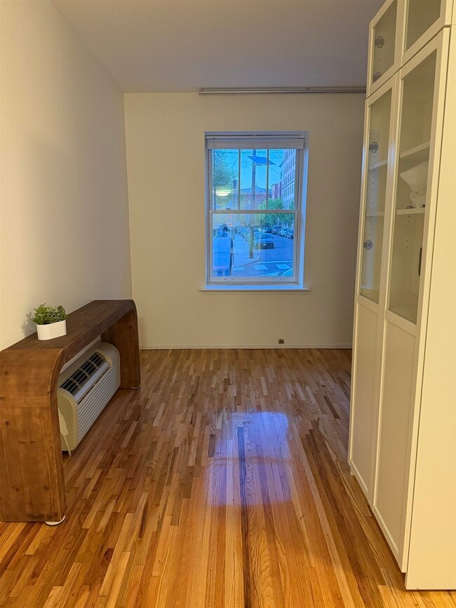245 8th St in Jersey City, NJ - Building Photo - Building Photo