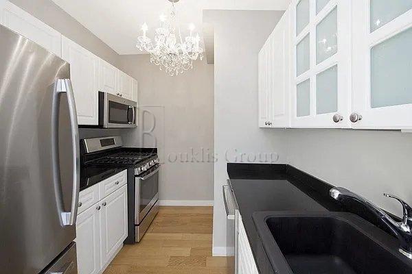 property at 1 West St