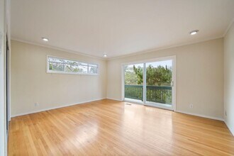 960 Hayne Rd in Hillsborough, CA - Building Photo - Building Photo