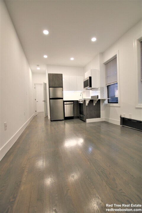 24 Phillips St in Boston, MA - Building Photo
