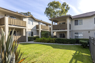 Elan Poway Hills in Poway, CA - Foto de edificio - Building Photo