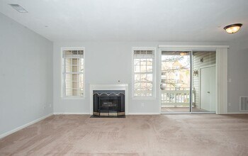 6954 Ellingham Cir, Unit C in Alexandria, VA - Building Photo - Building Photo