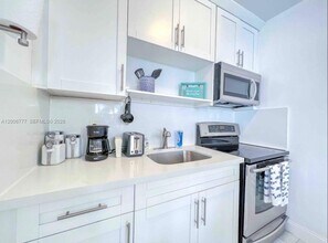 326 Wilson St in Hollywood, FL - Building Photo - Building Photo