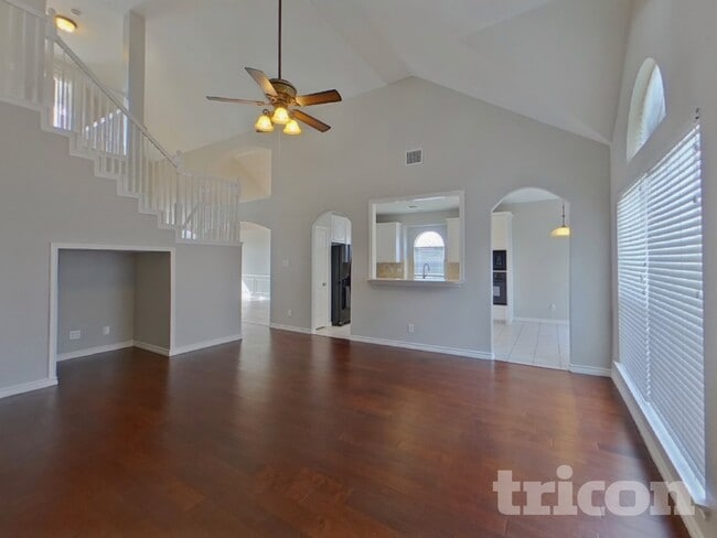 1533 Mill Creek Dr in Desoto, TX - Foto de edificio - Building Photo