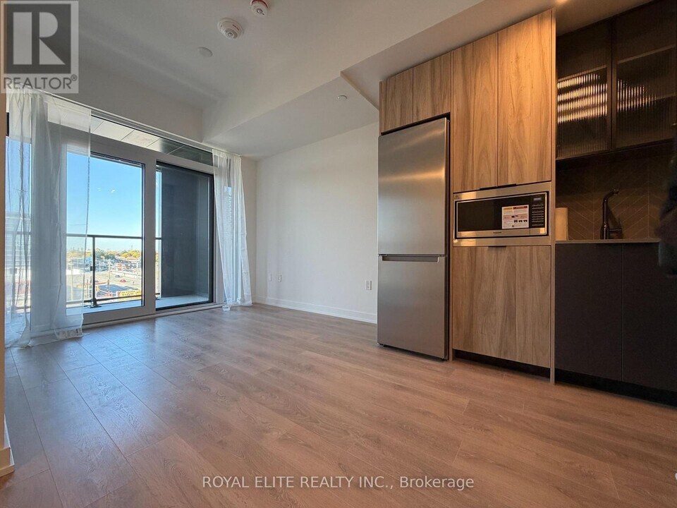 1037 The Queensway in Toronto, ON - Building Photo