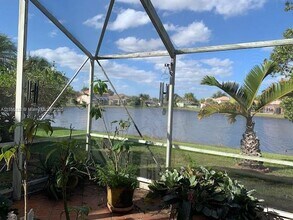 944 Savannah Falls Dr in Weston, FL - Building Photo - Building Photo