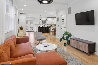 5240 W Winnemac Ave in Chicago, IL - Building Photo - Building Photo