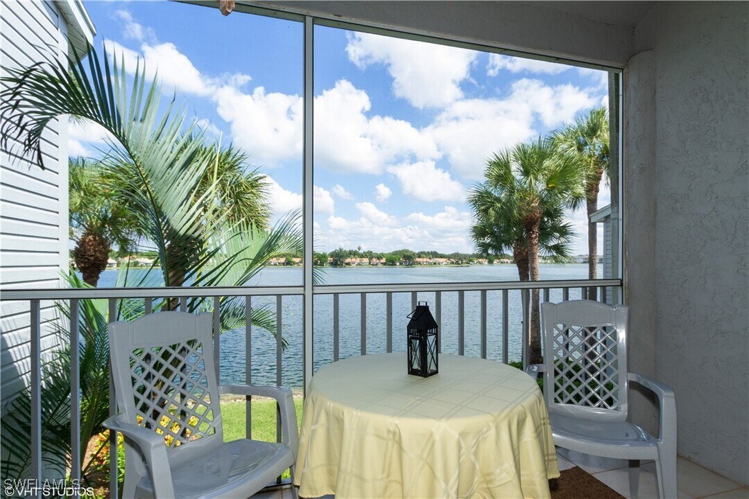2541 Citrus Lake Dr in Naples, FL - Building Photo