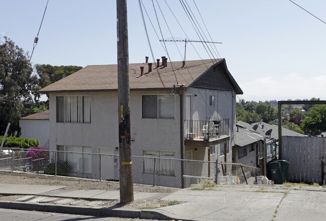 15999 Maubert Ave in San Leandro, CA - Foto de edificio - Building Photo