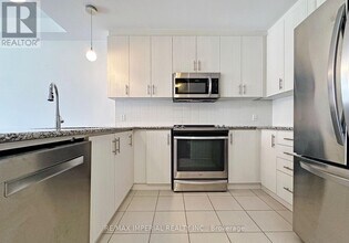 2299 Natasha Cir in Oakville, ON - Building Photo - Building Photo